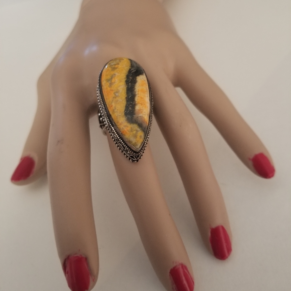 EXQUISITE  RING NWOT
